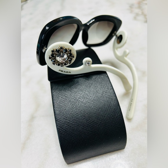 PRADA SUNGLASSES - Picture 5 of 5